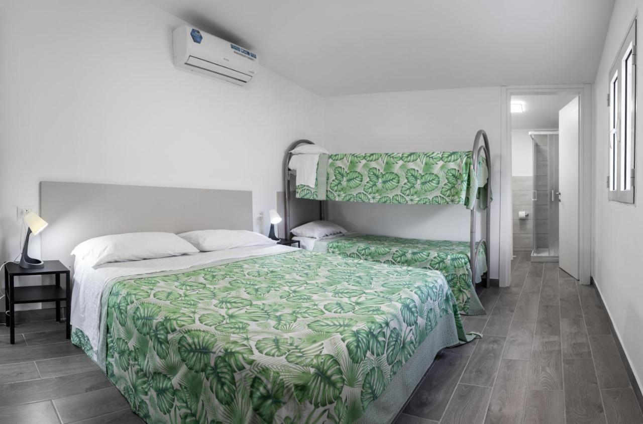 Villaggio Camping Poseidon - Bungalows & Rooms With Sea View In Nature Santa Caterina Dello Ionio Marina Kültér fotó