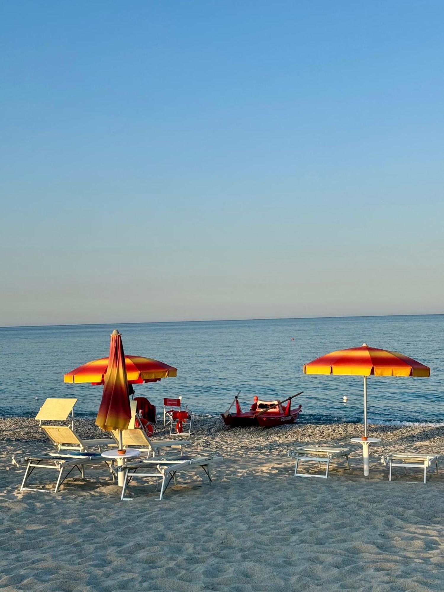 Villaggio Camping Poseidon - Bungalows & Rooms With Sea View In Nature Santa Caterina Dello Ionio Marina Kültér fotó